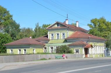 Novgorod, Rusya, 06 Temmuz 2014. Rus sahne: Volkhov nehri üzerinde Yüzen restoran Fırkateyn, Büyük Novgorod