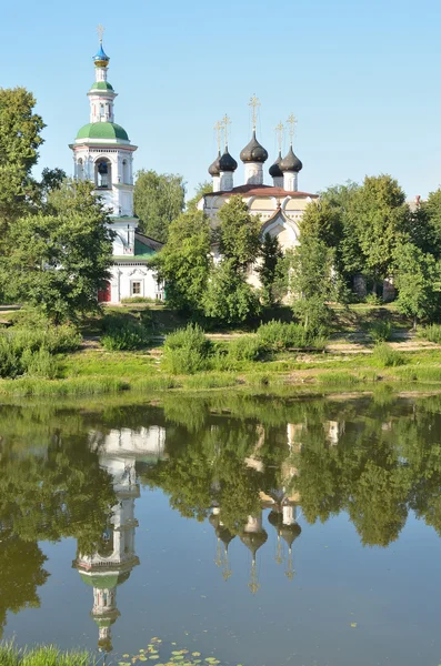 Vologda, de kerk van St. Dimitry Prilutsky en de veronderstelling van de gezegende Maagd op Navolok — Stockfoto