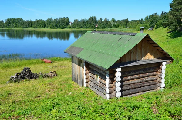 Ferapontovo, región de Vologda, Rusia, 12 de julio de 2014. Nadie sauna de madera en la orilla del lago Ferapontovskoye —  Fotos de Stock