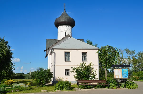Rosja, Nowogród, Kościół Simeon sprawiedliwy w klasztorze Zverin-Pokrovsky — Zdjęcie stockowe