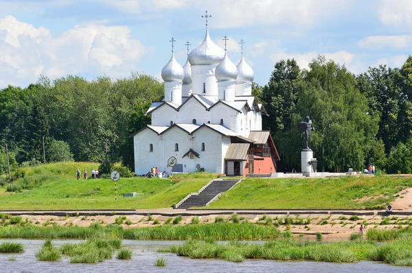 Rusia, Veliky Novgorod, la Iglesia de Boris y Gleb en Plotniki — Foto de Stock