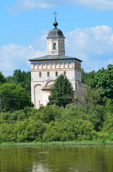 Rusia, Veliky Novgorod, la iglesia de la Dormición en Kolmovo — Foto de Stock