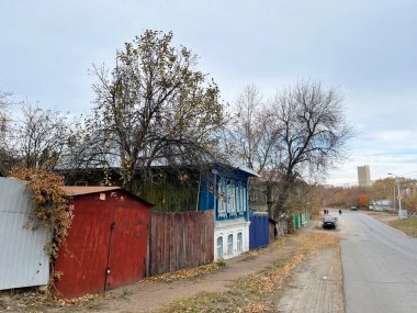Ufa, Bashkortostan Cumhuriyeti, Rusya, 17 Ekim 2021: Sonbaharda Ufa 'da Posadskaya Caddesi. Bashkortostan Cumhuriyeti