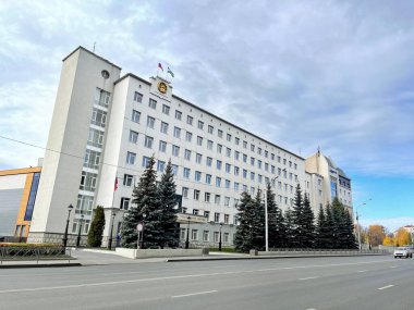 Ufa, Bashkortostan Cumhuriyeti, Rusya, 17 Ekim 2021: Bashkortostan Cumhuriyeti Kurultay Devlet Meclisi. Ufa şehri, Zaki Validi Caddesi, 46.