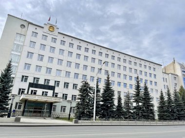 Ufa, Bashkortostan Cumhuriyeti, Rusya, 17 Ekim 2021: Bashkortostan Cumhuriyeti Kurultay Devlet Meclisi. Ufa şehri, Zaki Validi Caddesi, 46.