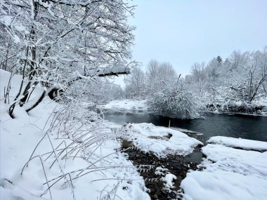 Nehir kışın Ozerna 'dır. Rusya, Moskova bölgesi, Ruzsky bölgesi