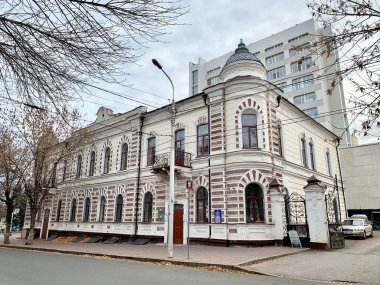 Ufa, Bashkortostan Cumhuriyeti, Rusya, 17 Ekim 2021: Kereste sanayicisi F.E. 'nin eski evi Chizhov, 1889 'da inşa edilmiş Ufa, Oktyabrskoy Revolyutsii Caddesi, 10