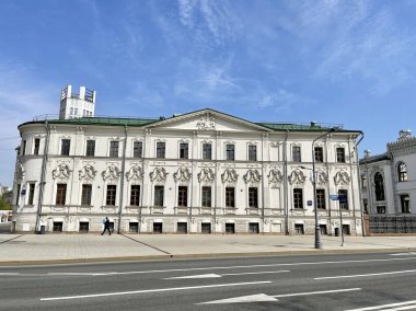Moskova, Rusya, 20 Ağustos 2021. Ya 'nın malikanesinin eski ana binası. P. Shakhovsky-I. I. Krause-Osipovsky. 1783 'te inşa edildi, Rusya, Moskova, Vozdvizhenka Caddesi, 189