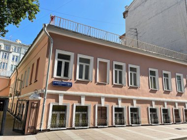 Moskova, Rusya, 28 Ağustos 2021. Zhukovsky Caddesi 'ndeki eski malikane, 3 numaralı ev. Rusya, Moskova şehri.
