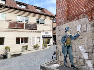 Vladivostok, Rusya, 24 Eylül 2021. Rusya, Vladivostok 'ta sonbaharda eski GUM avlusu