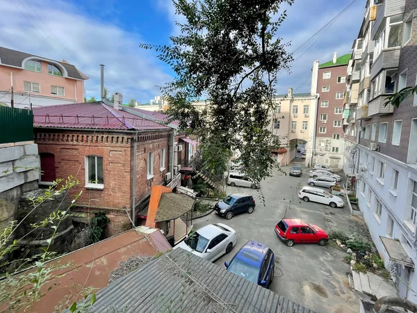 Vladivostok Russia September 2021 Cars Parked Courtyard House Semenovskaya Street — Stock Photo, Image