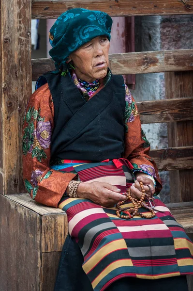 Lhasa Tibet China August 2018 Old Tibetan Woman Traditional Clothes — 图库照片