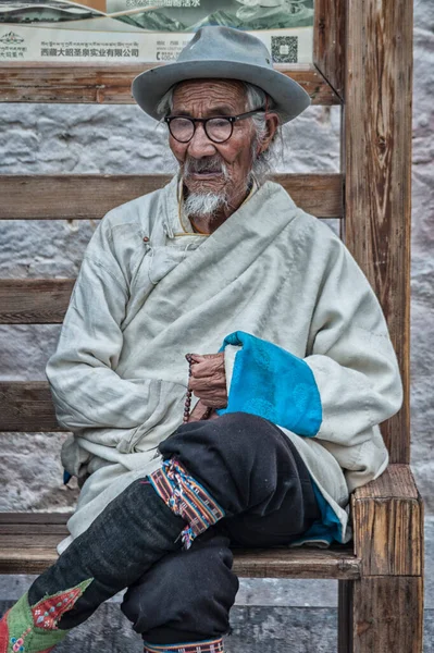 Lhasa Tibet China August 2018 Ismeretlen Régi Tibeti Zarándok Hagyományos — Stock Fotó