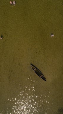 top down view of the boat in the middle of lake