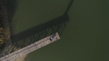 Gelin ve damadın romantik düğün görüntüsü