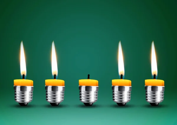 照明用電球にワックスの蝋燭 — ストック写真
