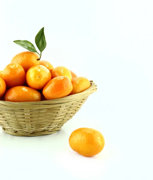 Маленький апельсин — стоковое фото
