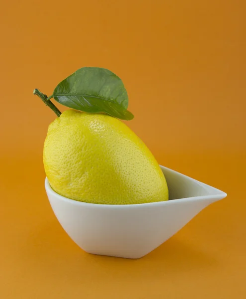 Yellow ripe lemon — Stock Photo, Image