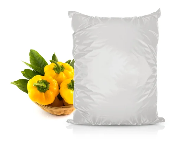 白色的空白铝箔食品袋 — 图库照片