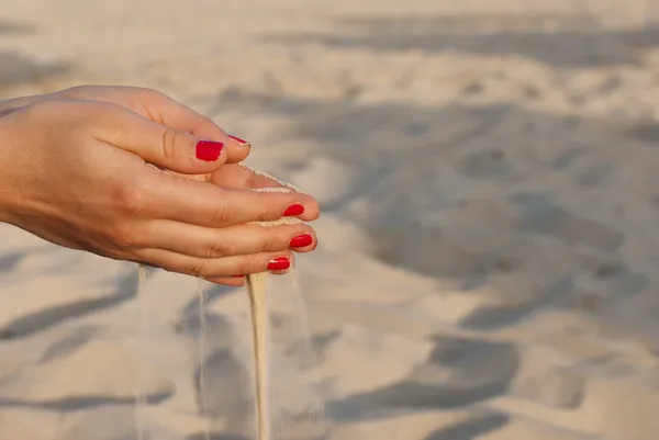 Mani con sabbia — Foto Stock