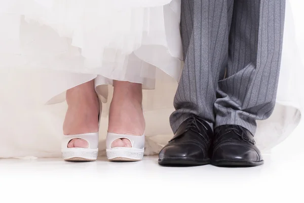 Wedding shoes details of a couple — Stock Photo, Image