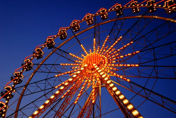 Illuminated ferris wheel — Stock Photo, Image