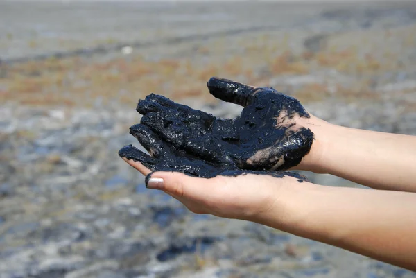 Hands with healing mud — Stock Photo, Image