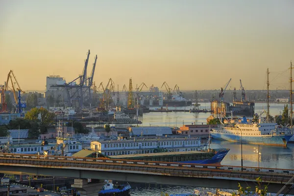 Odessa port gün batımında