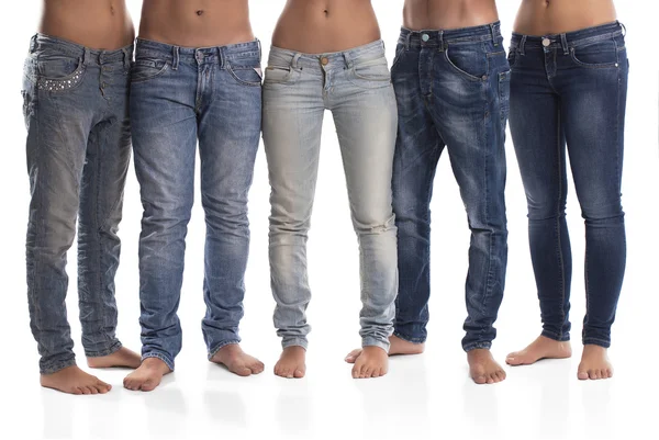 Groupe De Homme Et Femme En Jeans — Photo