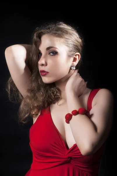 Atraente sexy jovem mulher no vermelho vestido — Fotografia de Stock