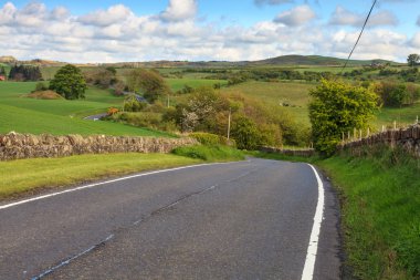 yolda ıssız bir manzara