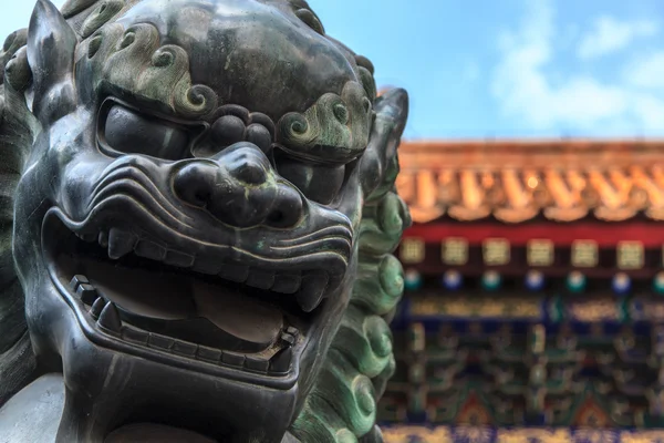 Detail of bronze statue of a lion at the summer palace — Stock Photo, Image