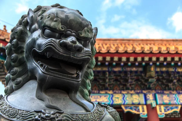 Detail of bronze statue of a lion at the summer palace — Stock Photo, Image