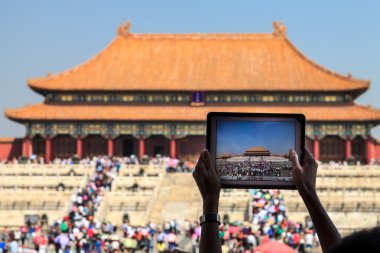 Pekin yasak şehir, tablet ile turist alarak resim