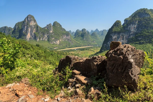 Kalksteen rots landschap — Stockfoto