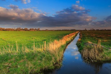 Gün batımında kırsal alan