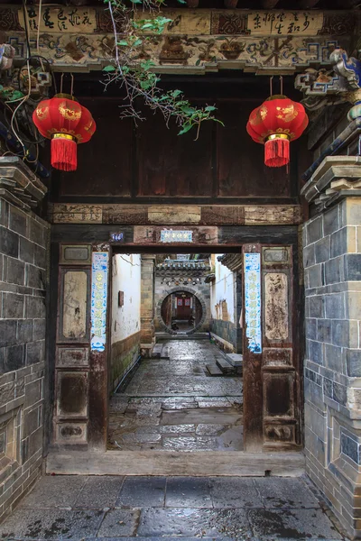 Traditional chinese street corridor — Stock Photo, Image