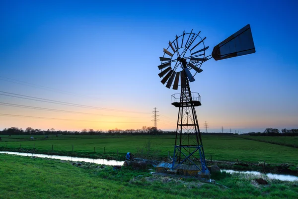 Windmill in a dutch landscape — Stock Photo, Image