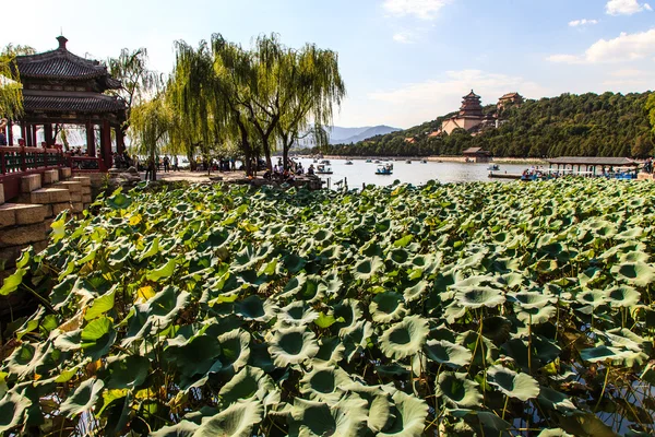 Il palazzo estivo e il lago Kunming a Pechino — Foto Stock