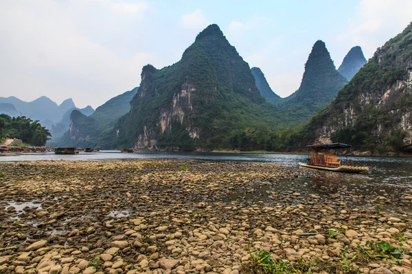 Limestone hills at the Li river — Stock Photo, Image