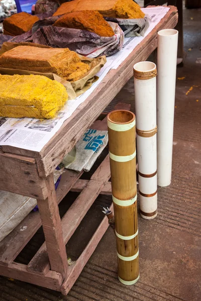 Wasserpfeifen mit Tabak auf einem Markt — Stockfoto