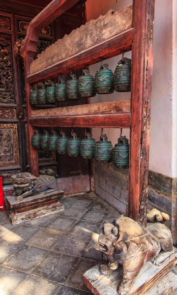 Oude tempel klokken — Stockfoto