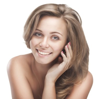 Genç, gülümseyen kadın