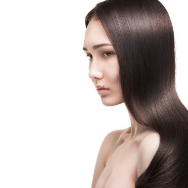Uzun düz saçlı güzel kadın