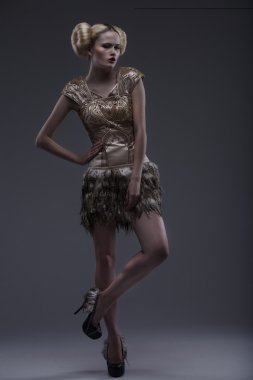 genç ve güzel kadın moda poz