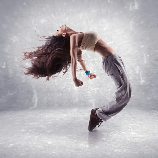 Mujer joven bailarina de hip hop —  Fotos de Stock