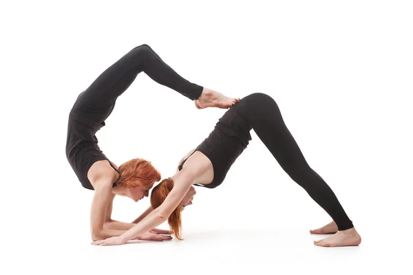 Gepaartes Yoga auf weißem Hintergrund — Stockfoto