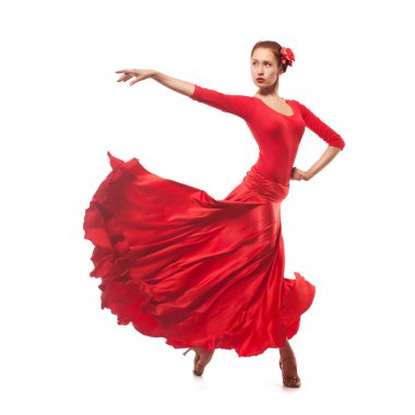 Kırmızı elbise giyen kadın dansçı