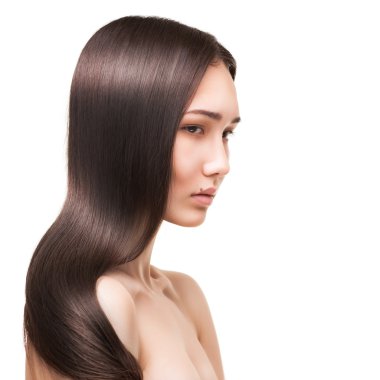 Uzun düz saçlı güzel kadın