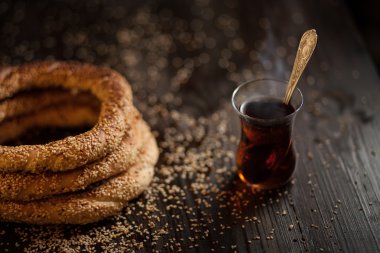 Susam ile geleneksel Türk simit
